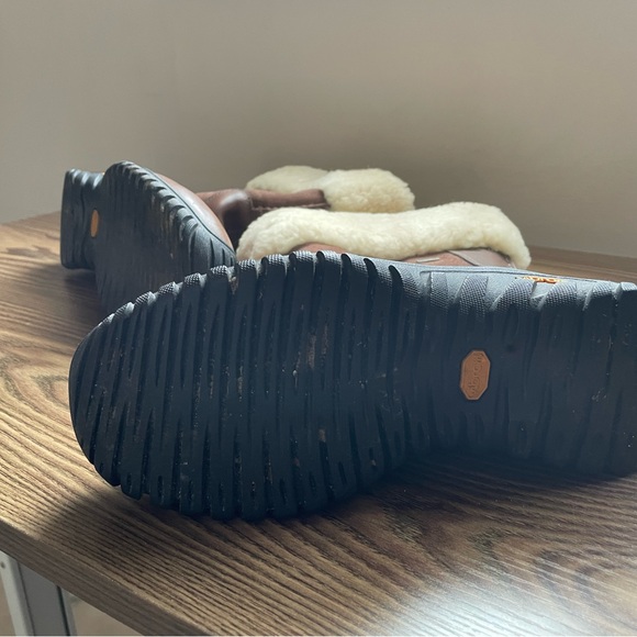 UGG Bandon Gore-Tex Leather and Vibram Soles Boots size 7 - Picture 3 of 9